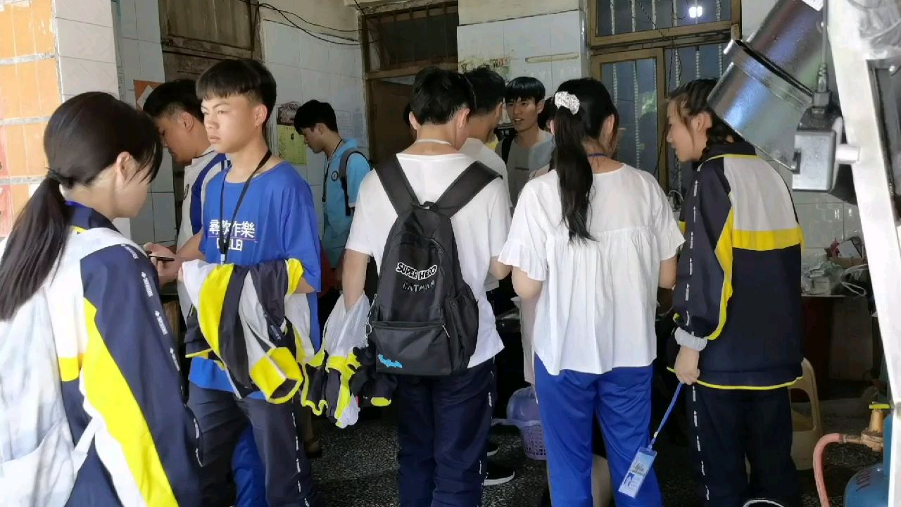 我们逝去的时代,一个充满着理想充满着未回来的时代,看着这一幕都有满满的回忆